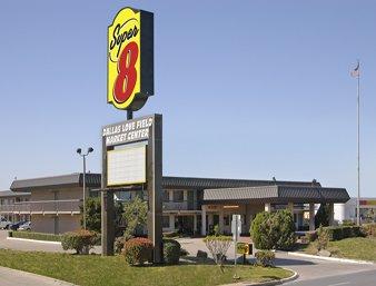 Super 8 Dallas Love Field Market Center Exterior photo