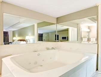Super 8 Dallas Love Field Market Center Room photo